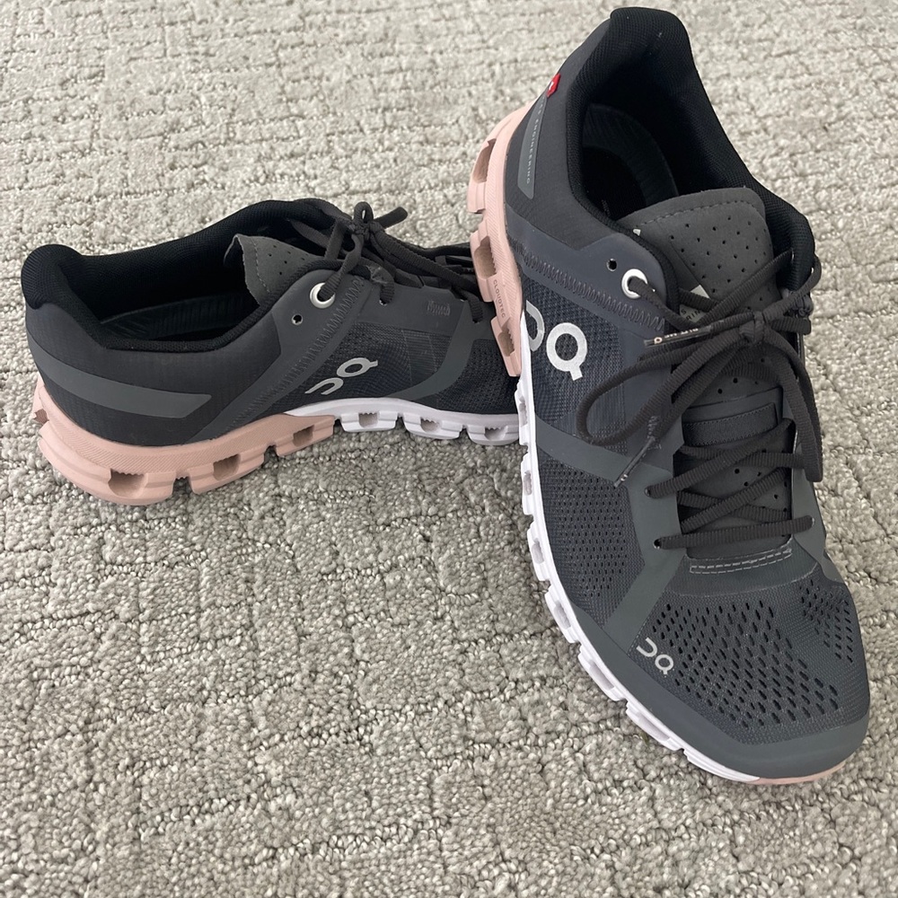 Women’s On Cloud Cloudflow Running Shoes